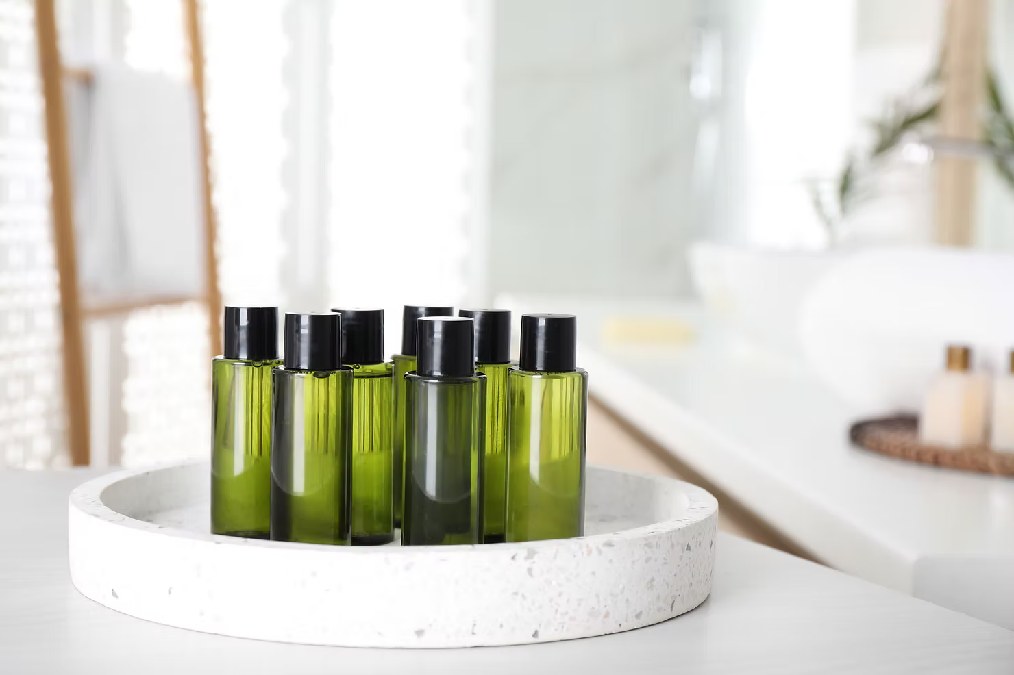 Hypochlorous Acid and Green Tea: Antioxidant Power for Calming and Protecting Your Skin