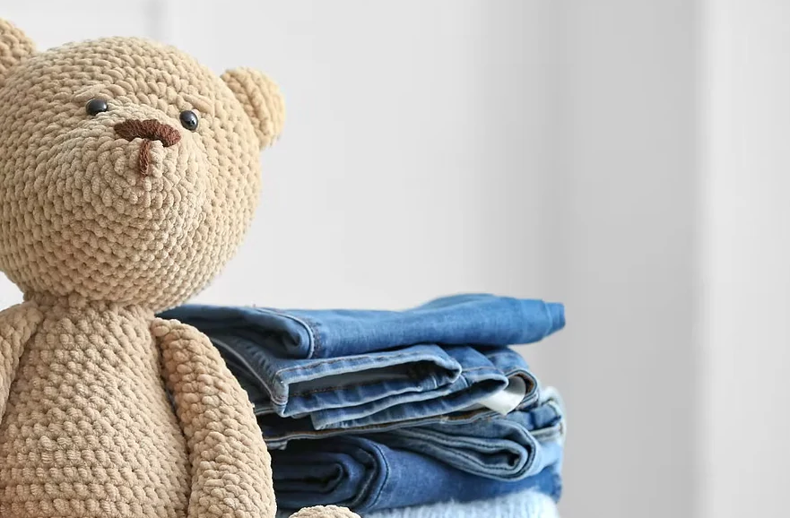 Does Hypochlorous Acid Spray Bleach Fabric?