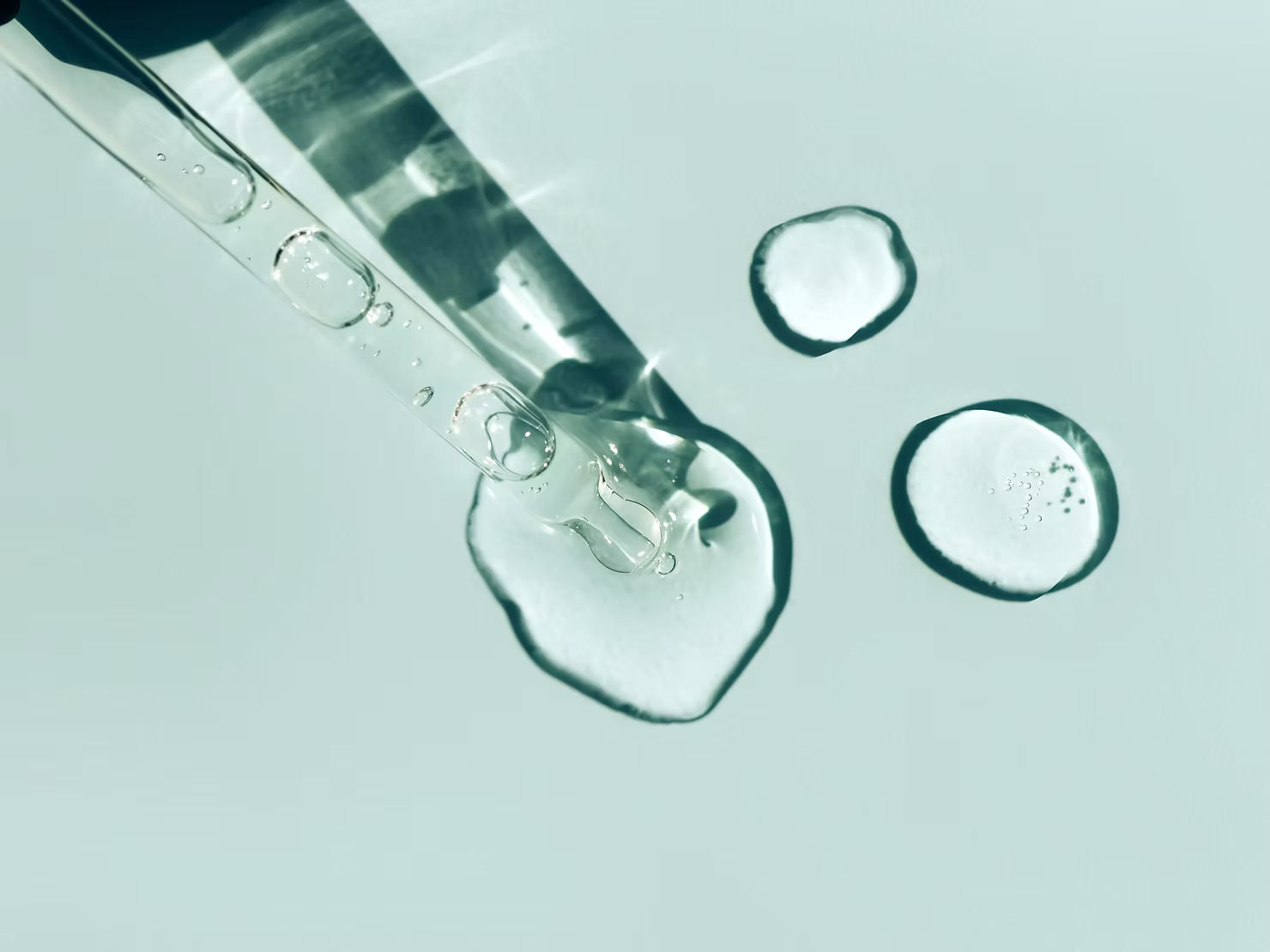 Hypochlorous Acid and Niacinamide: The Ultimate Duo for Clear, Calm Skin