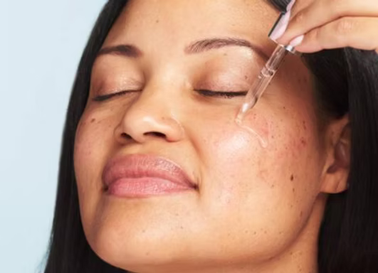 Hypochlorous Acid and Niacinamide: A Perfect Skincare Duo for Calm, Clear Skin